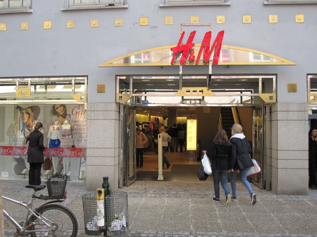H&M Hennes & Mauritz - 9 Bewertungen - Augsburg Innenstadt - Moritzplatz |  golocal