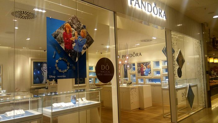 Pandora Jewelry GmbH Center Altmarkt GalerieDresden - 9 Bewertungen -  Dresden Innere Altstadt - Webergasse | golocal