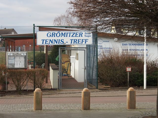 Sager Tennisplätze - 1 Foto - Grömitz - Pappelallee | golocal