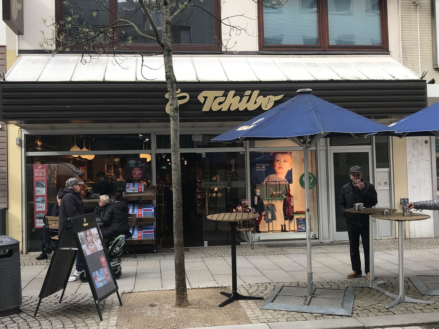 Tchibo Filiale mit Kaffee Bar - 1 Foto - Hildesheim Mitte - Almsstr. |  golocal
