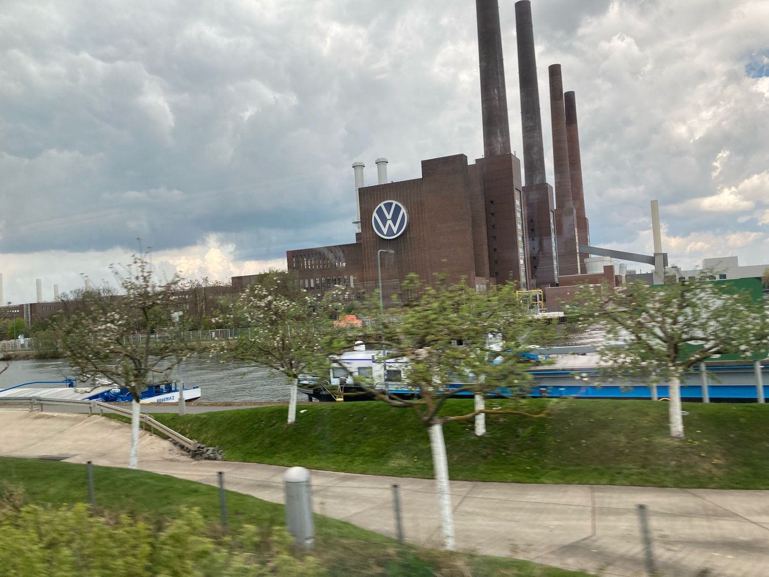Volkswagen AG - Firmensitz, Zentrale - 5 Bewertungen - Wolfsburg  Schillerteich - Berliner Ring | golocal