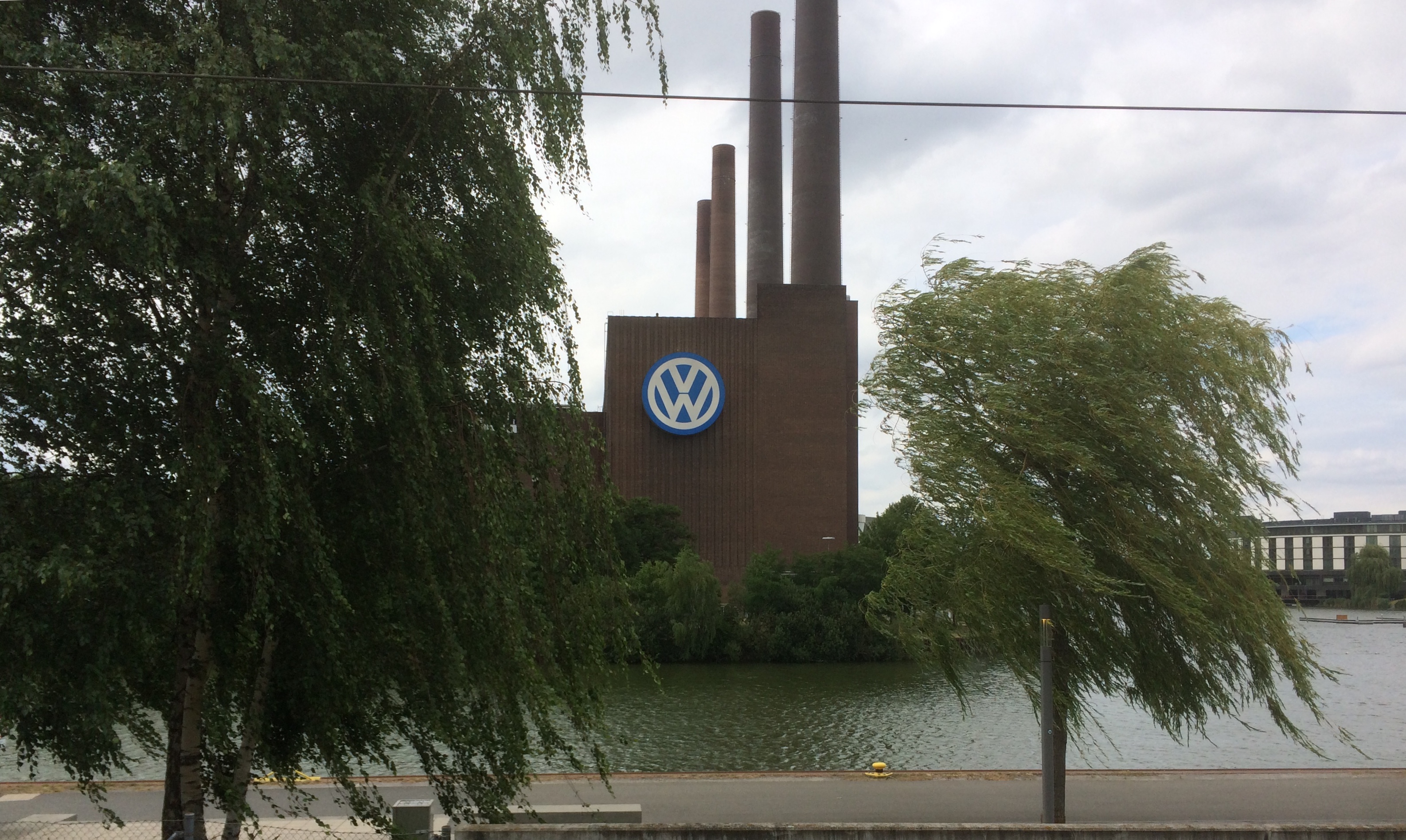Volkswagen AG Zentrale in 38440 Wolfsburg-Schillerteich