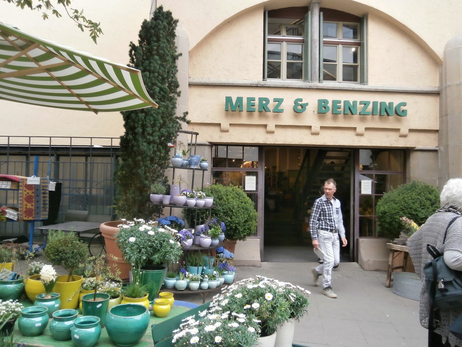Bilder und Fotos zu Merz & Benzing Garten- und Wohnkultur In der Markthalle  Stuttgart in Stuttgart, Dorotheenstraße