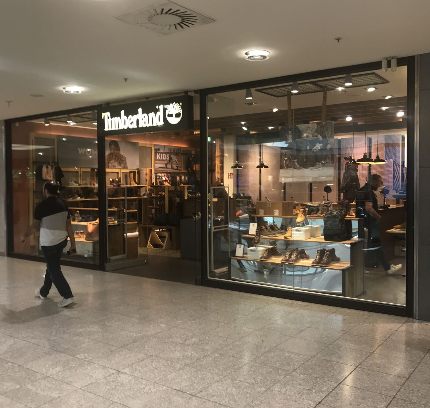 Timberland Store im Olympia-Einkaufszentrum - 2 Bewertungen - München  Moosach - Hanauer Straße | golocal