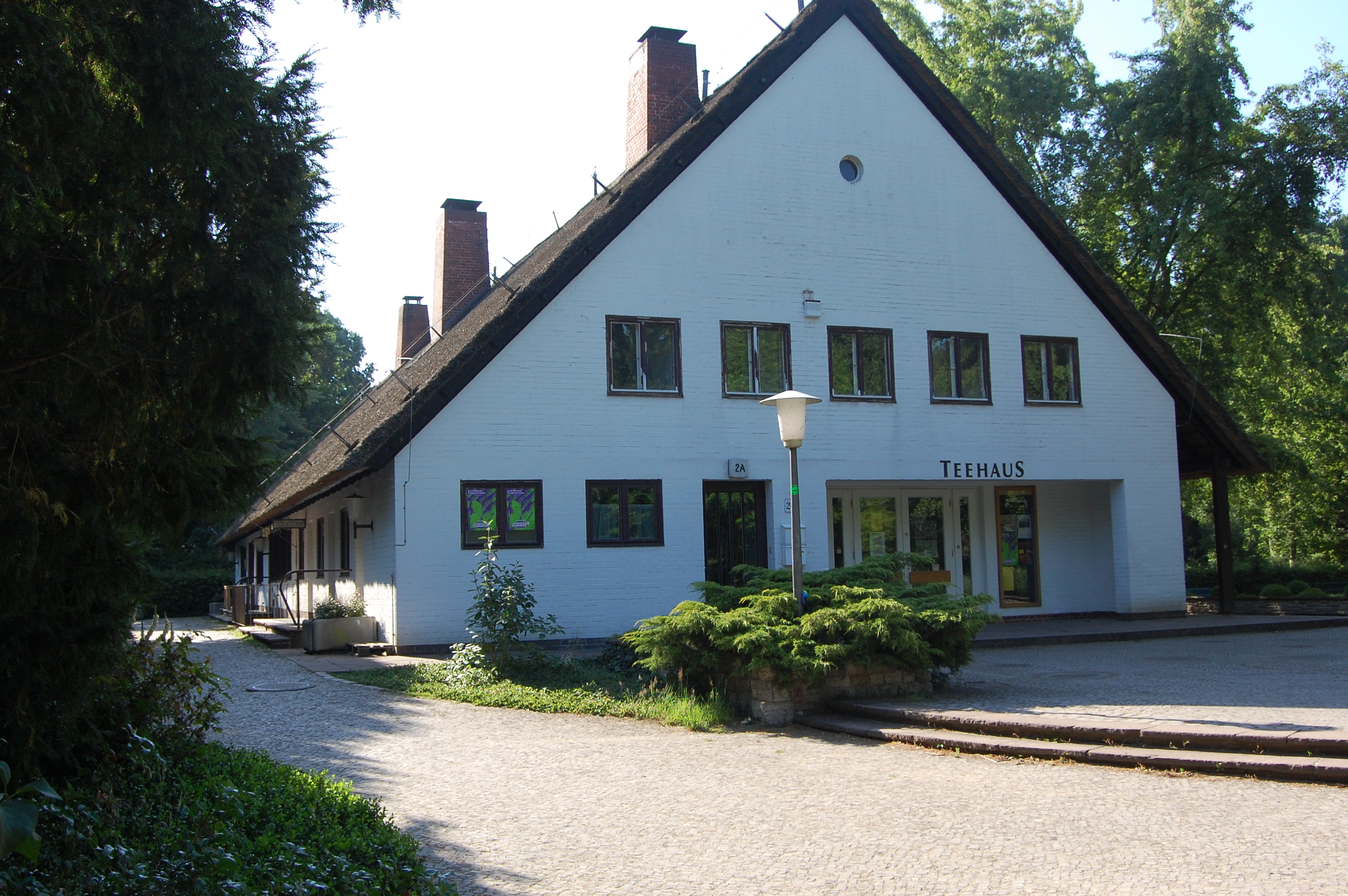 Teehaus Im Englischen Garten Internationale Kuche 10557 Berlin