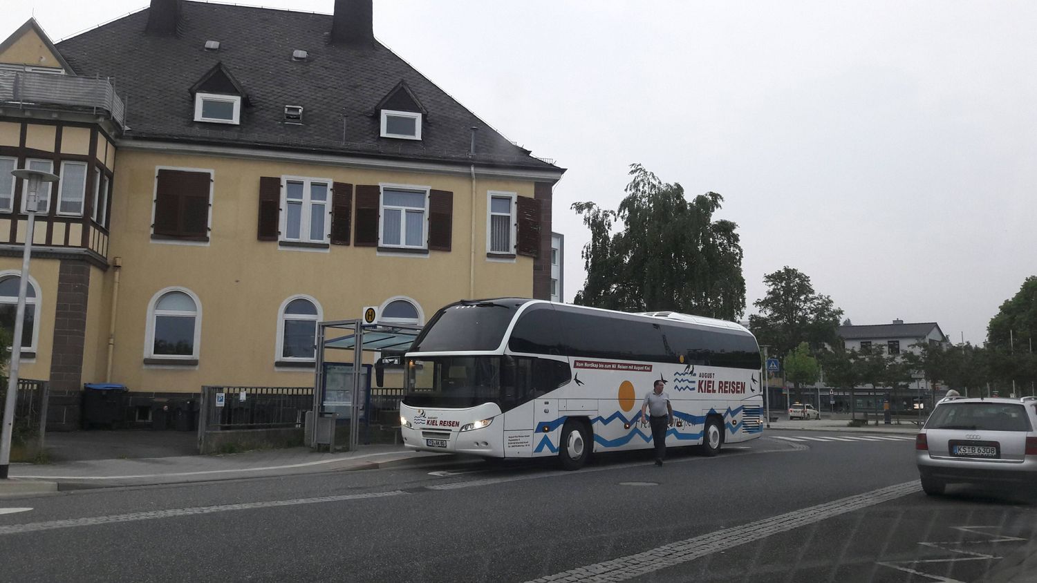 Kiel August Reisen GmbH Omnibusbetrieb - 1 Foto - Arzell Gemeinde Eiterfeld  Arzell - Pappelallee | golocal