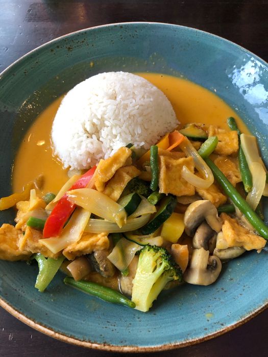 Heute gab es Mango Curry mit Tofu. Sehr lecker. 