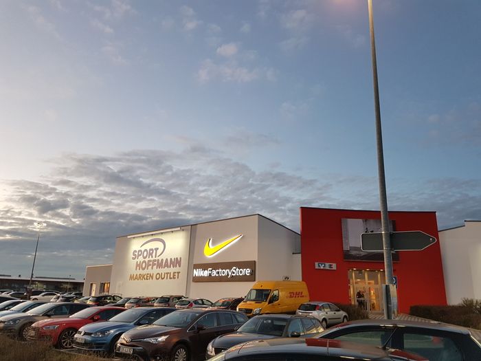 Nike Factory Store - 5 Bewertungen - Herzogenaurach - Zeppelinstr. | golocal