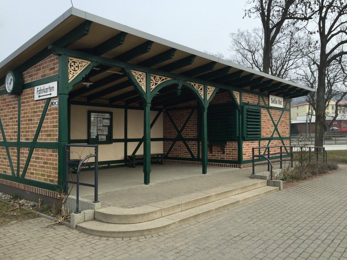 Bahnhof Sellin Ost - 2 Fotos - Ostseebad Sellin - An der B196 | golocal