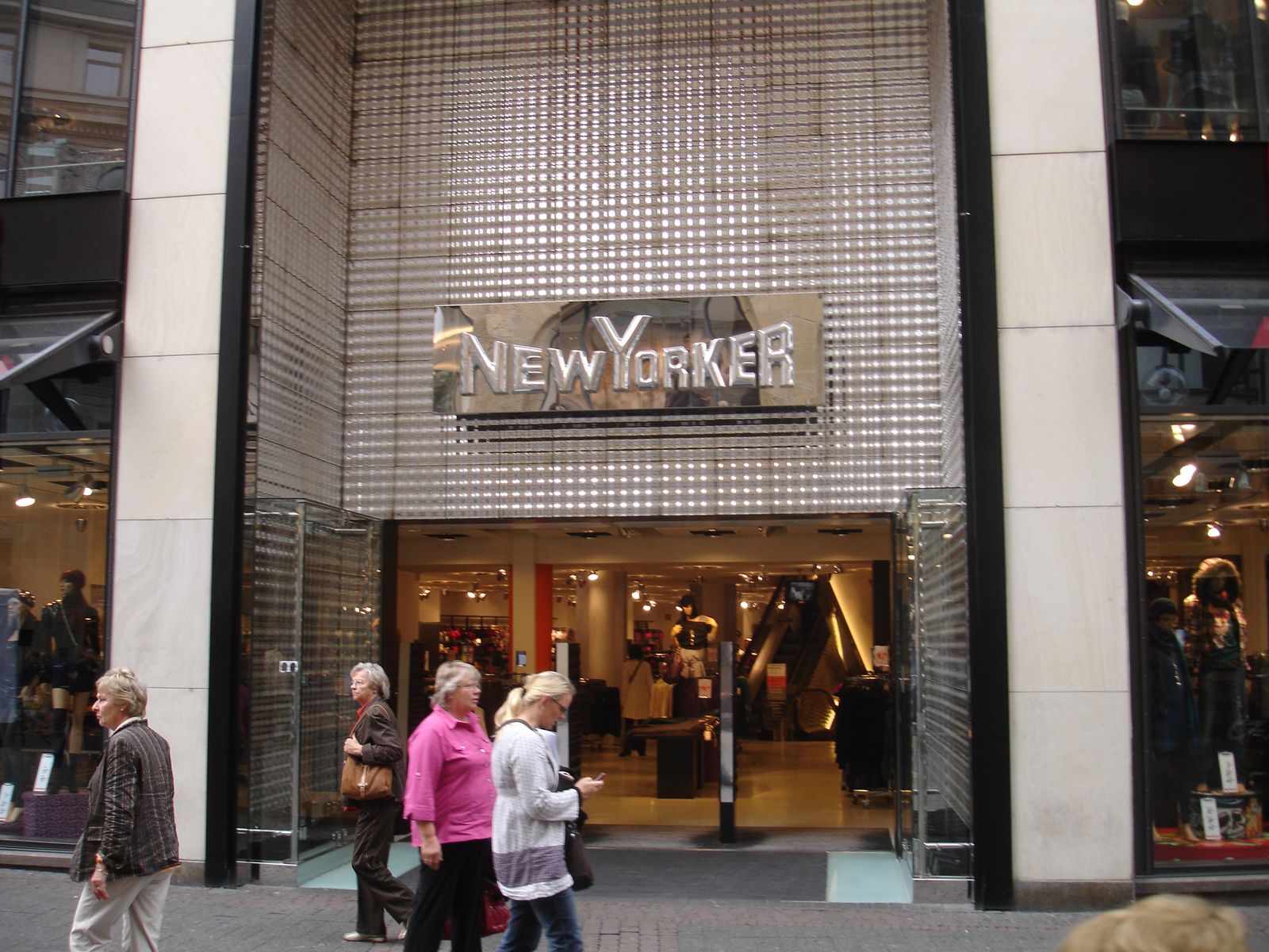 New Yorker SHK Jeans GmbH & Co. KG in Köln ⇒ in Das Örtliche