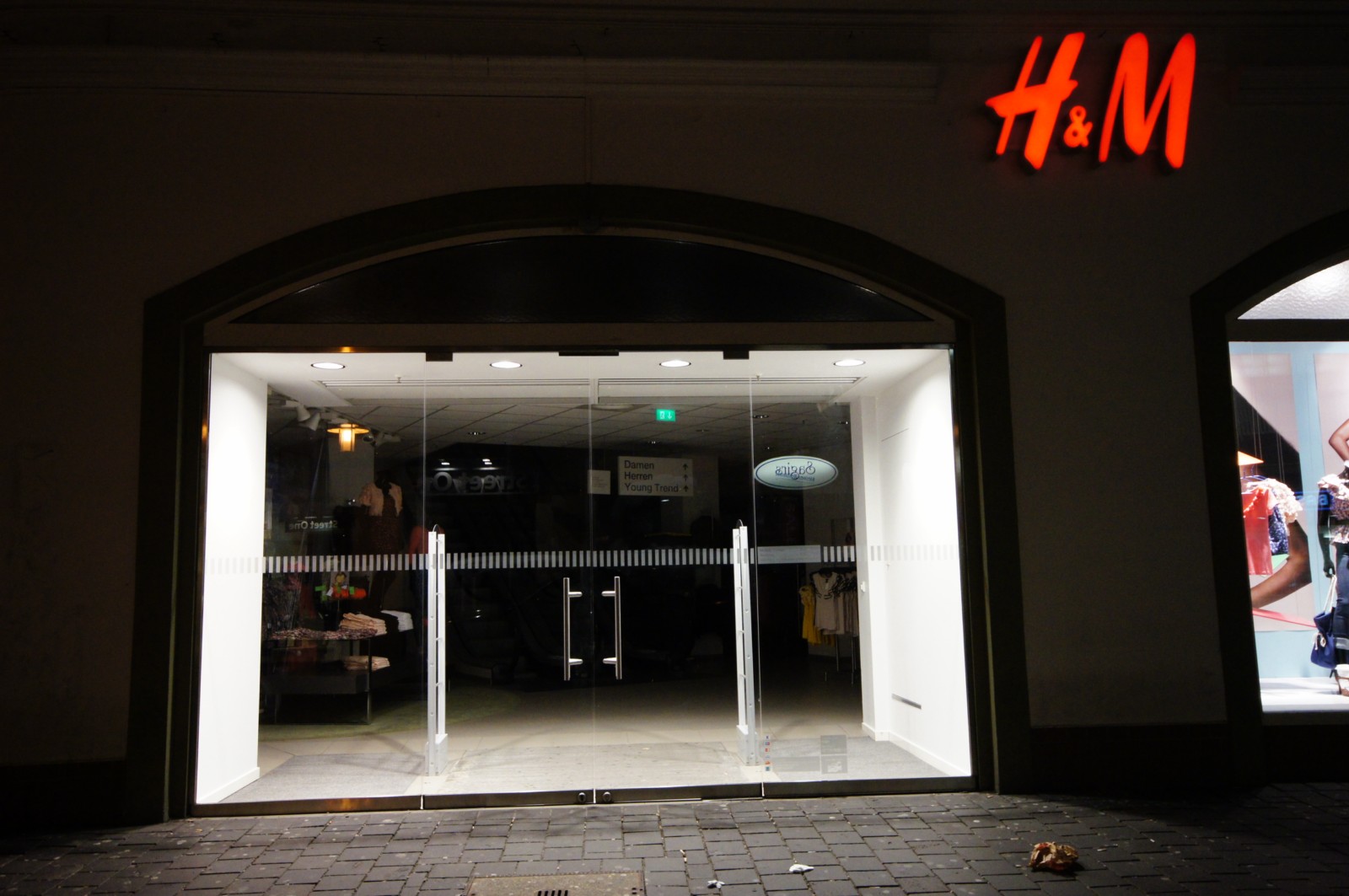 H & M Hennes & Mauritz GmbH in 33602 Bielefeld-Innenstadt