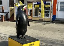 Bild zu Pinguin Skulptur