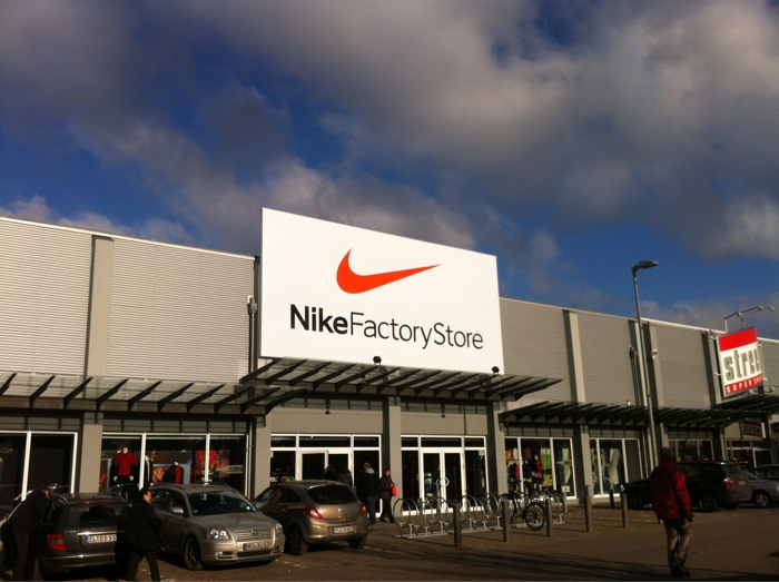 ➤ Nike Factory Store 28816 Stuhr-Brinkum Öffnungszeiten | Adresse | Telefon