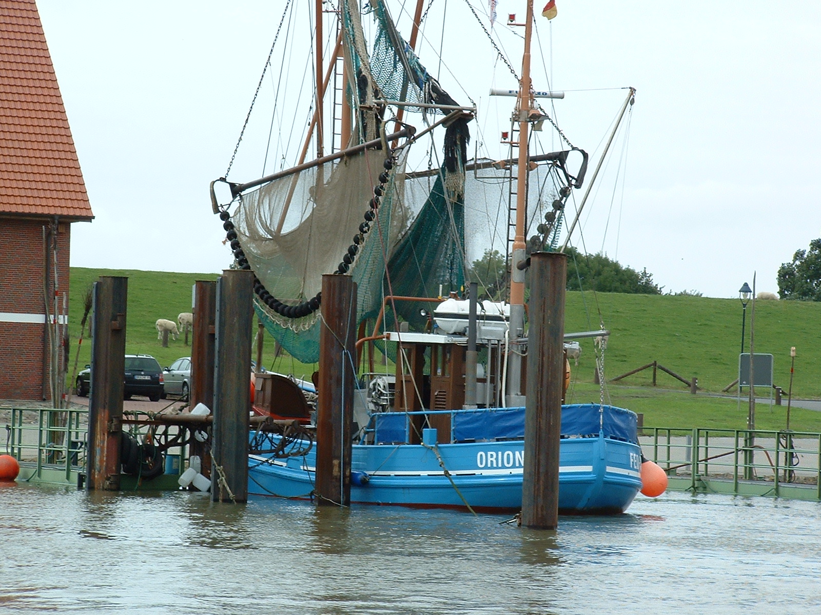 Krabbenkutter im Hafen