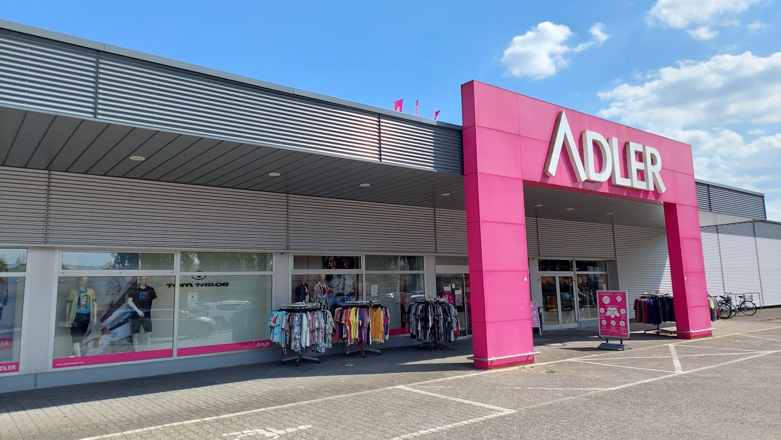 Adler Modemärkte AG Vertrieb von Bekleidung in Halstenbek ⇒ in Das Örtliche