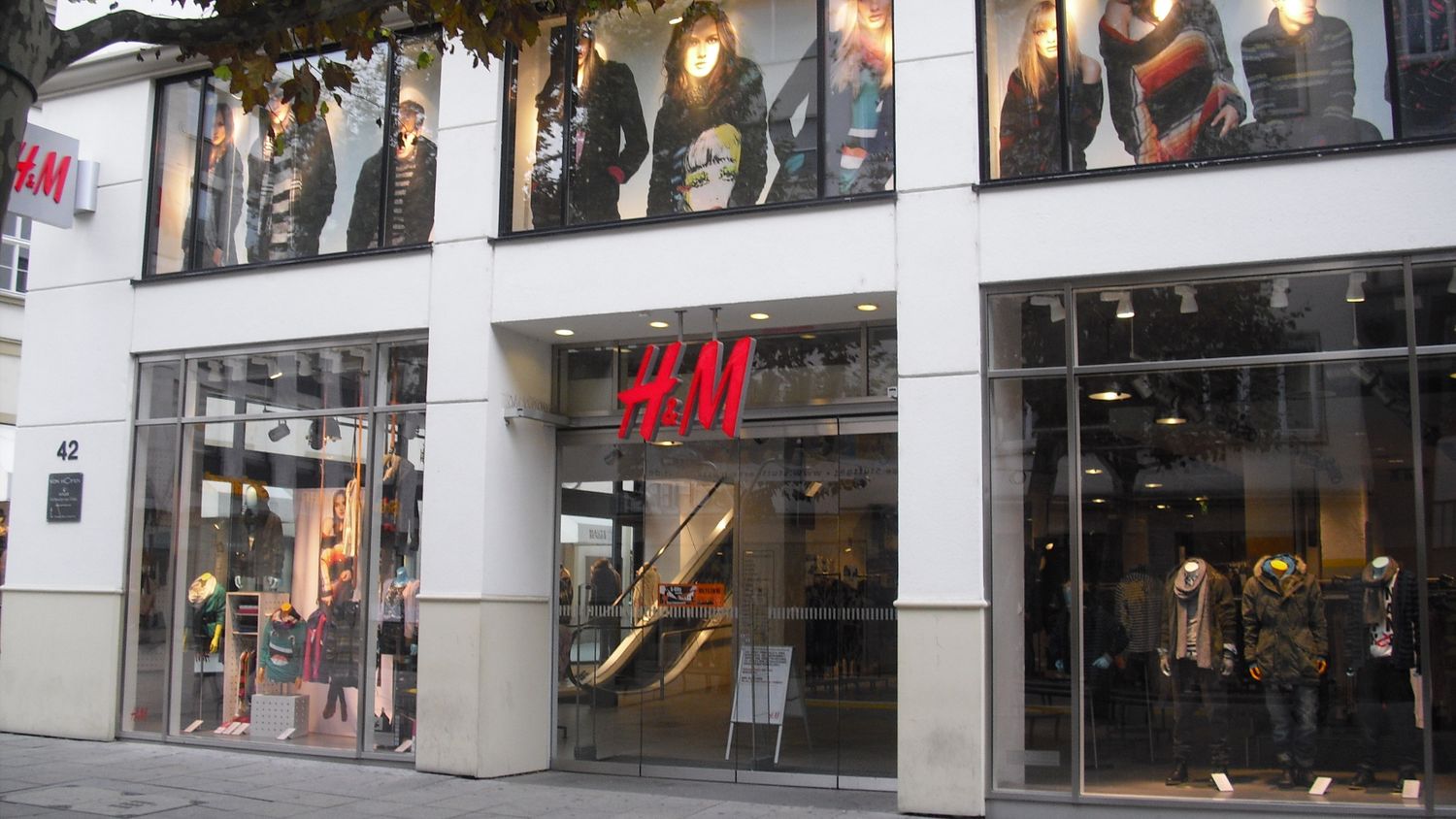 H&M Hennes & Mauritz, Königstraße 3 - 2 Bewertungen - Stuttgart Mitte -  Königstraße | golocal