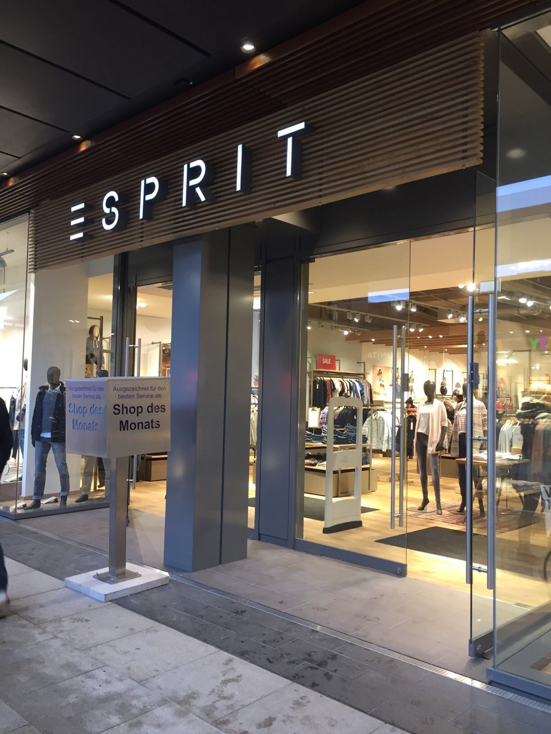 Esprit-Store - 2 Bewertungen - Bochum Harpen - Am Einkaufszentrum | golocal