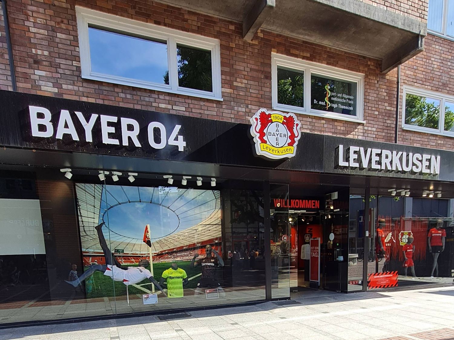 Bilder und Fotos zu Bayer 04-Shop Leverkusen City in Leverkusen, Wiesdorfer  Platz