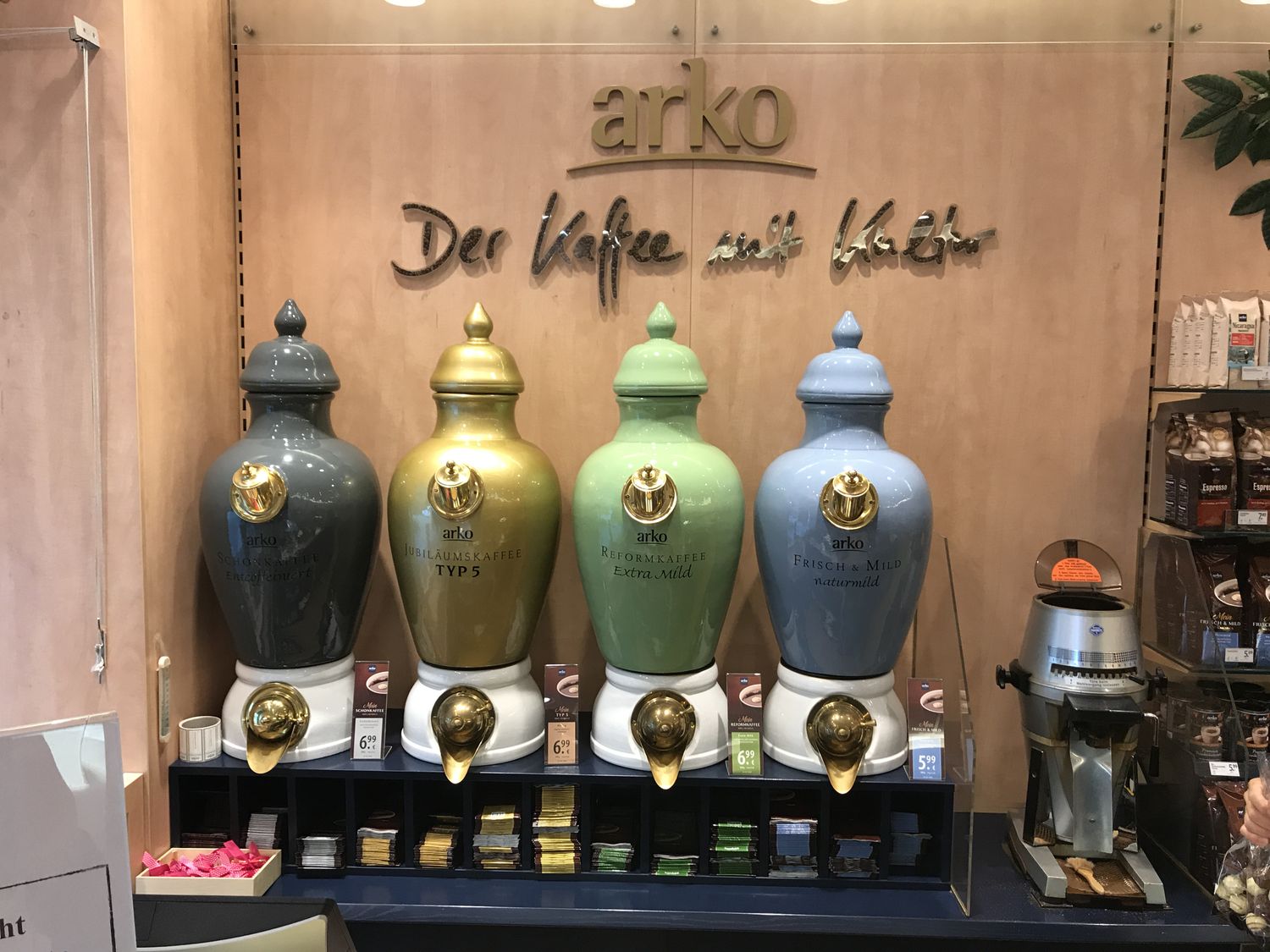 Bilder und Fotos zu arko GmbH Kaffee & Confiserie in Oldenburg in Holstein,  Markt