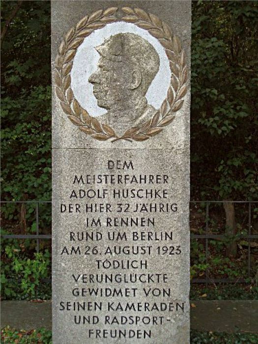 Adolf-Huschke-Denkmal