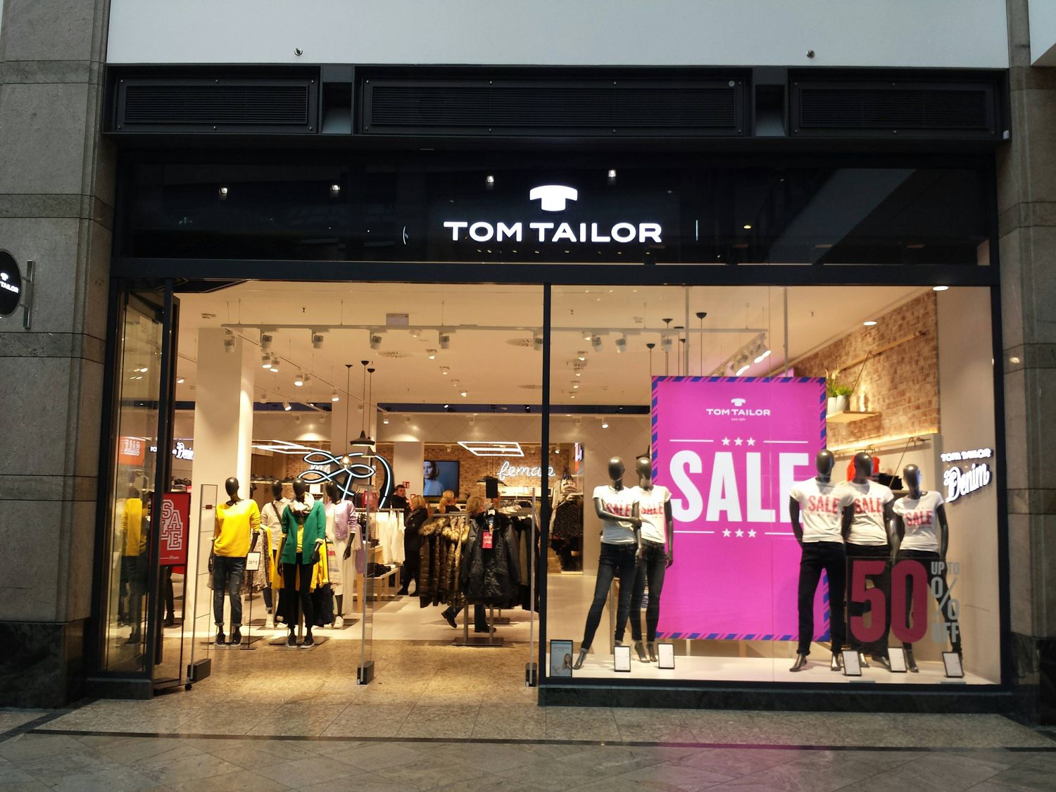 Tom Tailor Retail GmbH - 1 Bewertung - Oberhausen im Rheinland Neue Mitte -  Centroallee | golocal