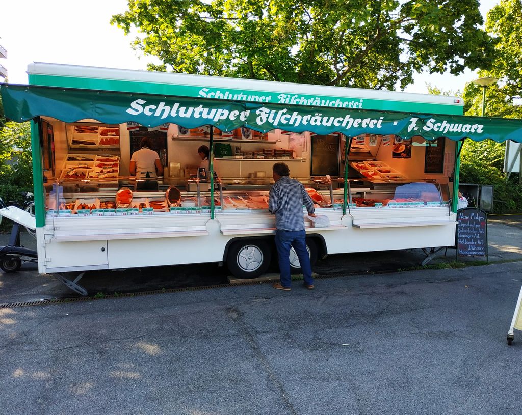 Nutzerfoto 1 Schlutuper Fischräucherei Schwarz Fischgeschäft Wochenmarkt