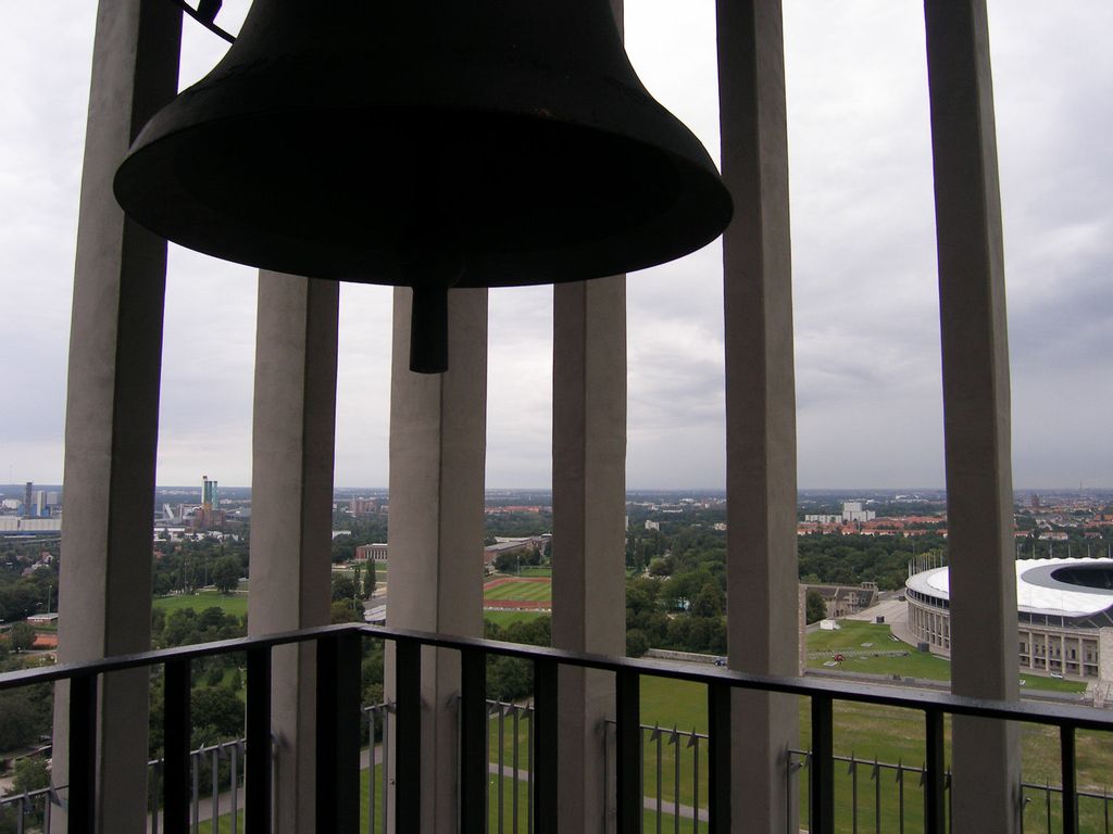 Nutzerfoto 20 Oylmpia-Glockenturm