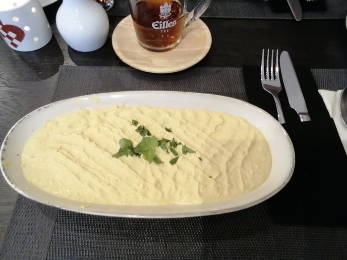 Hummus - sensationell lecker (und Preis vergessen... irgendwas bei 7 €)