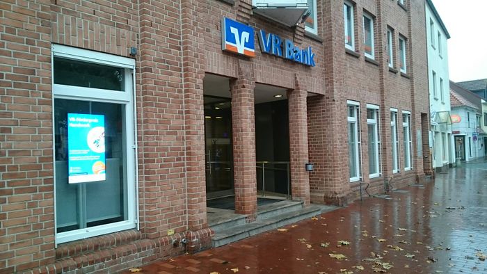 VR Bank zwischen den Meeren eG, Geschäftsstelle Neustadt in Holstein - 3  Fotos - Neustadt in Holstein - Am Markt | golocal