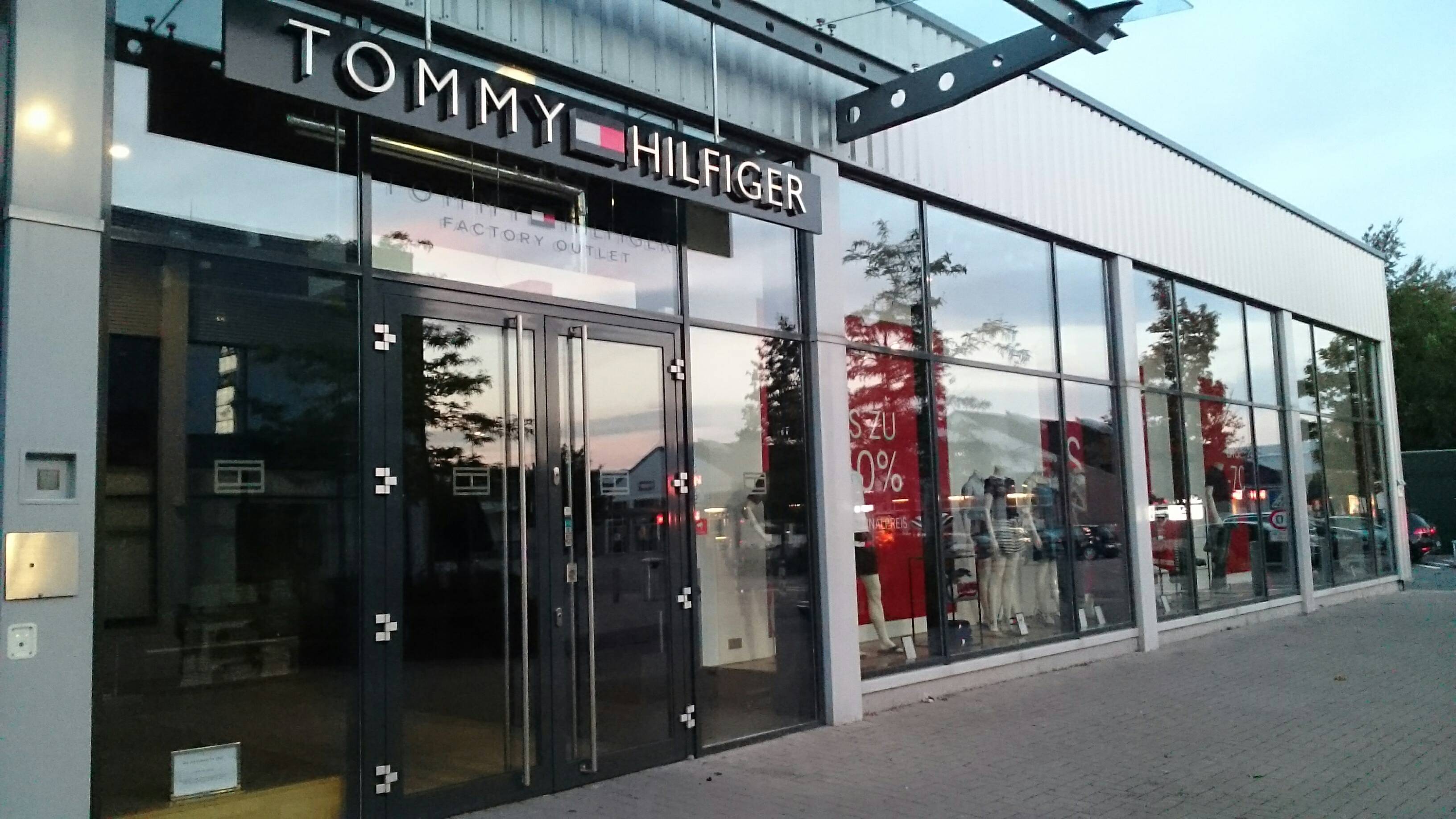 Hilfiger Stores GmbH in 28816 Stuhr-Brinkum