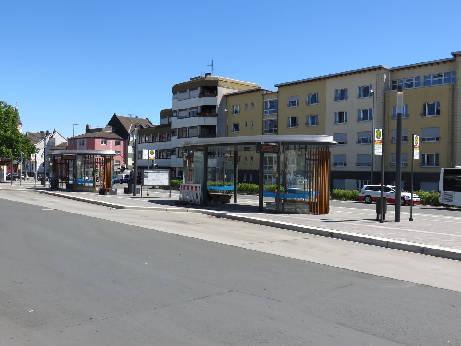 ZOB Schwerte (Busbahnhof) - 2 Fotos - Schwerte - Margot-Röttger-Rath-Straße  | golocal