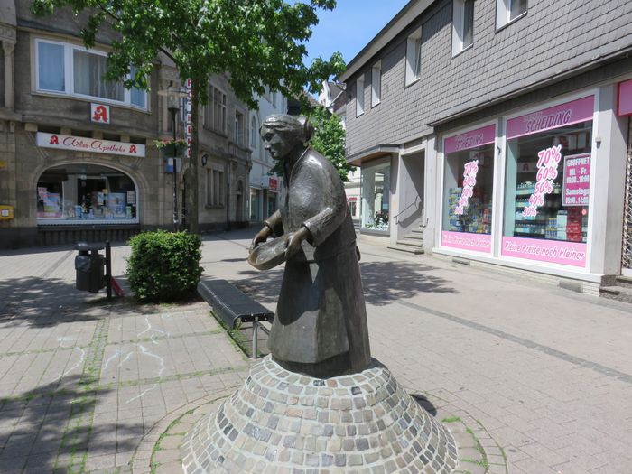 Pannekaukenfrau - Skulptur in Schwerte - 1 Bewertung - Schwerte -  Ostenstraße | golocal