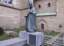 Bild zu St. Altfrid / Kardinal Hengsbach - Skulpturen