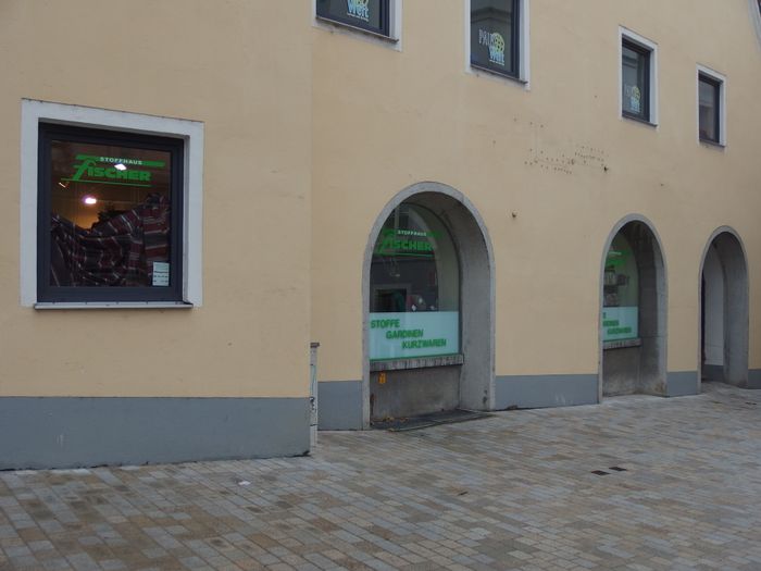 Fischer Stoffhaus - 1 Foto - Regensburg Innenstadt - St.-Georgen-Platz |  golocal