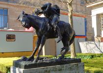 Bild zu Bronze-Skulptur »Hunne zu Pferde« an der Alten Nationalgalerie