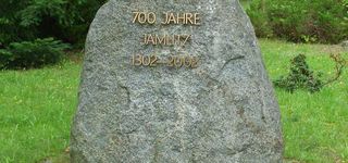 Bild zu Gedenkstein »700 Jahre Jamlitz«