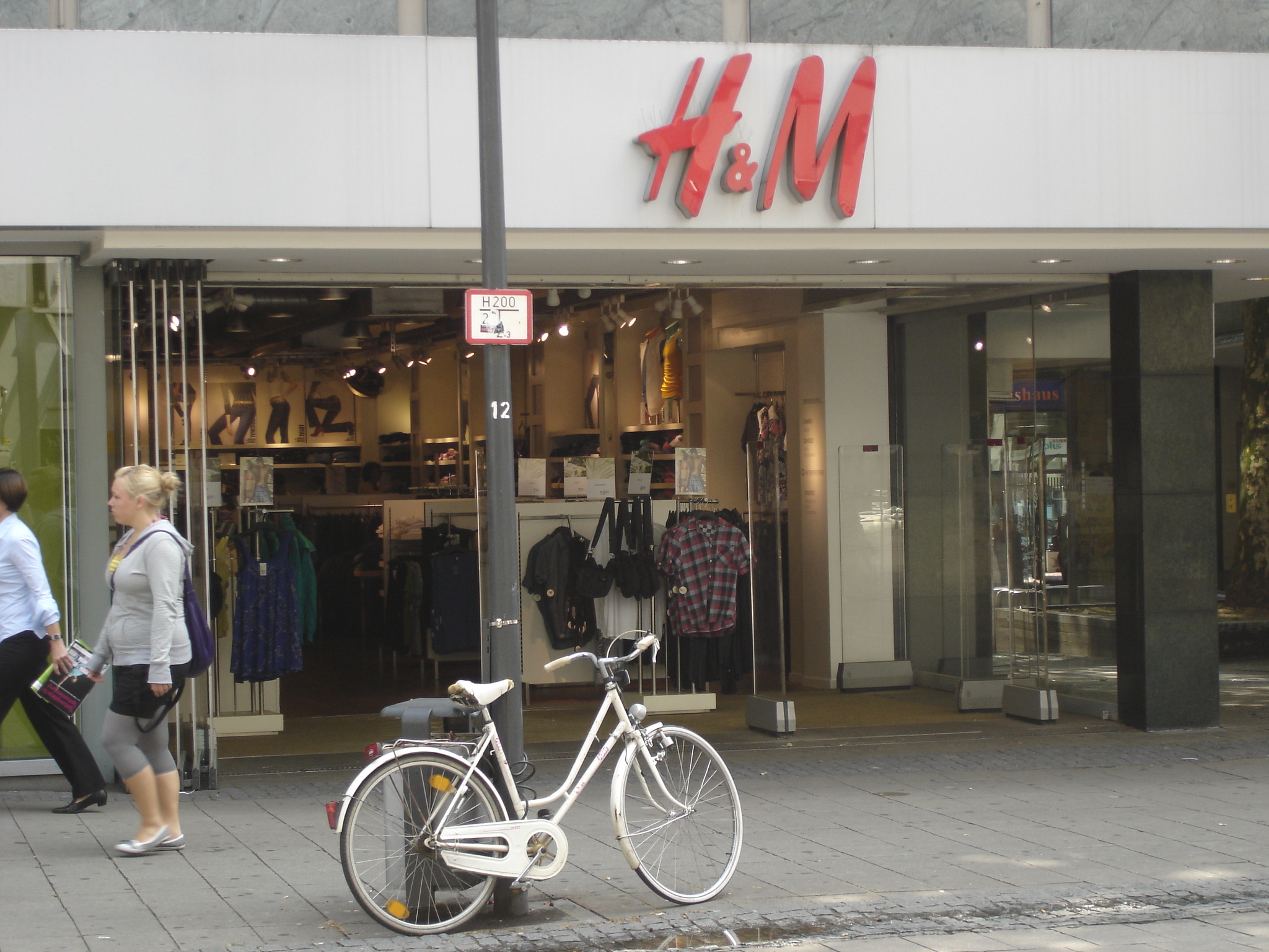 H & M Hennes & Mauritz B.V. & Co.KG in 45127 Essen-Stadtkern
