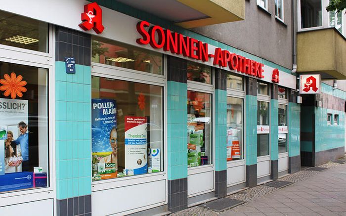 Aussenansicht der Sonnen-Apotheke