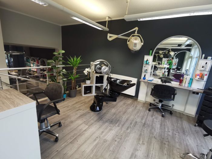 Neue Kompliment Friseur Kosmetik & Wellness GmbH