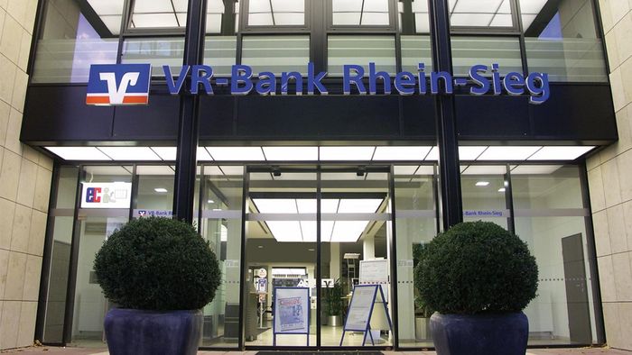 VR-Bank Bonn Rhein-Sieg eG, Hauptstelle Europaplatz - 2 Fotos - Siegburg -  Europaplatz | golocal